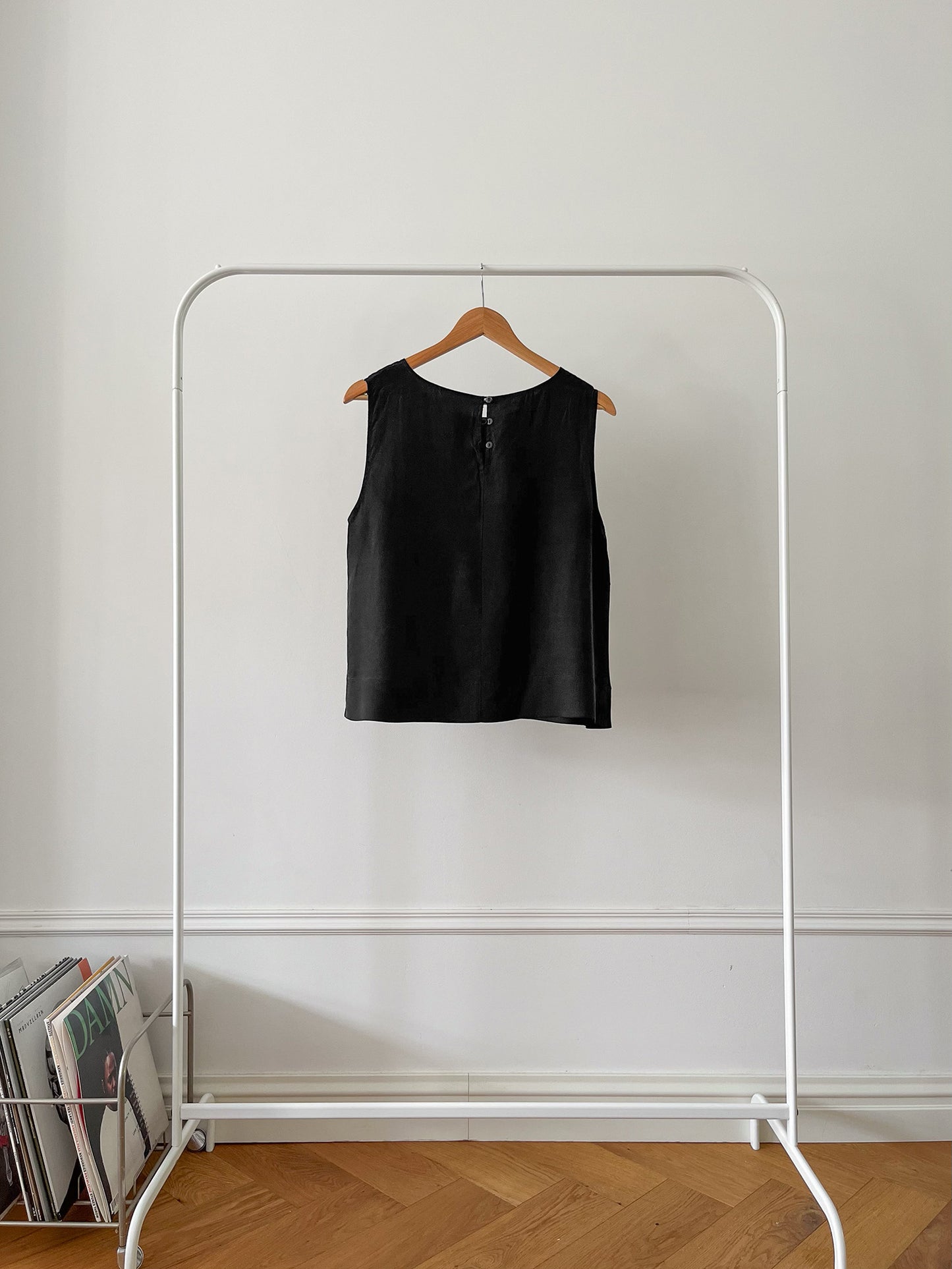 BLACK SILK TOP