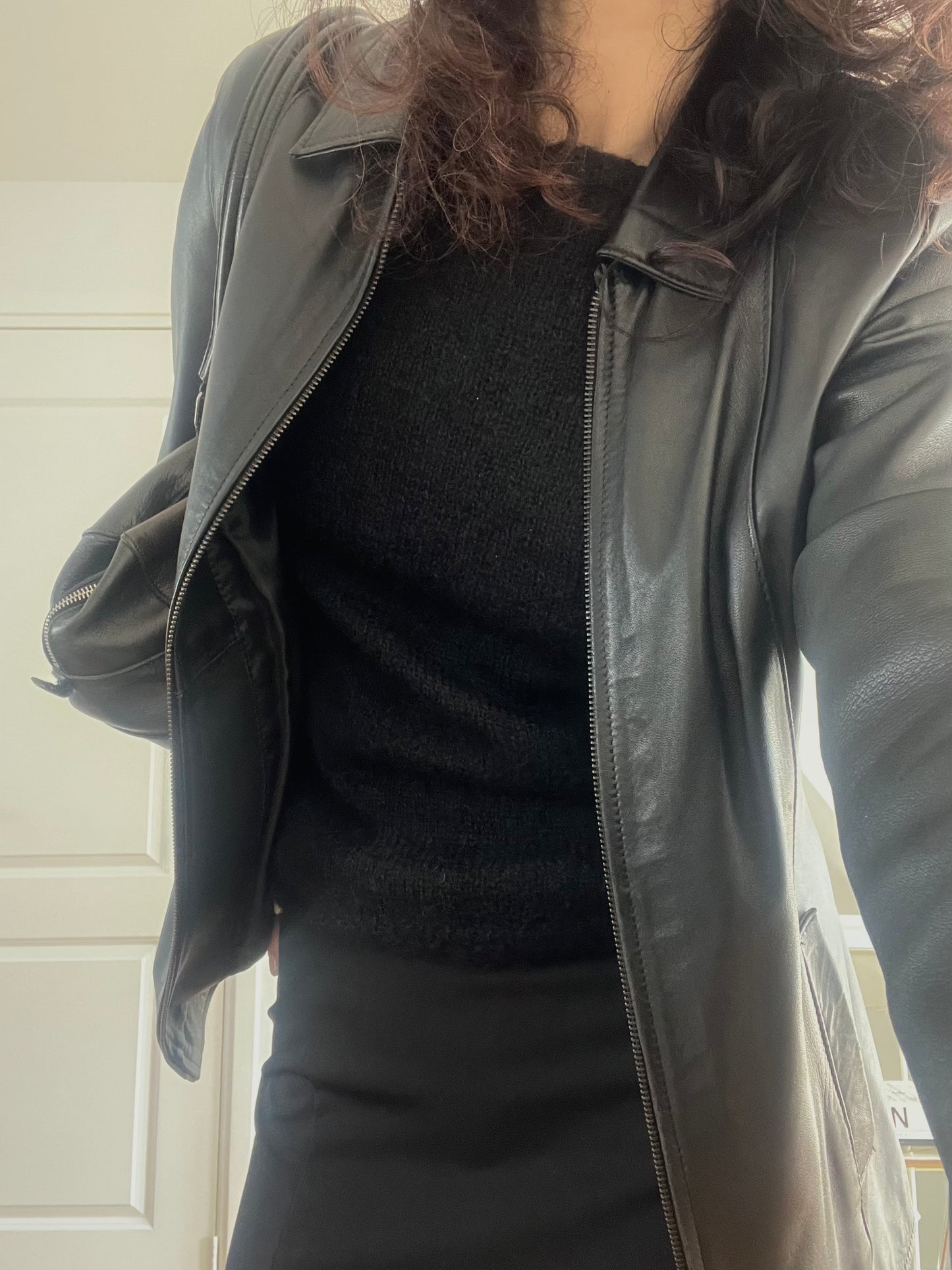 BLACK SWEATER