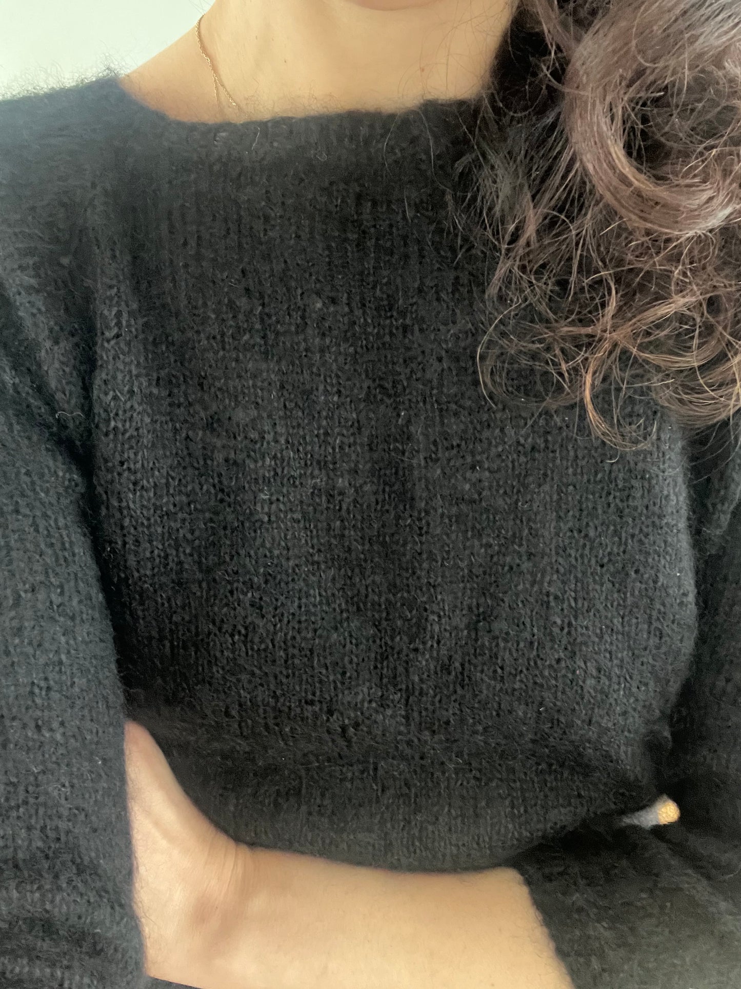 BLACK SWEATER