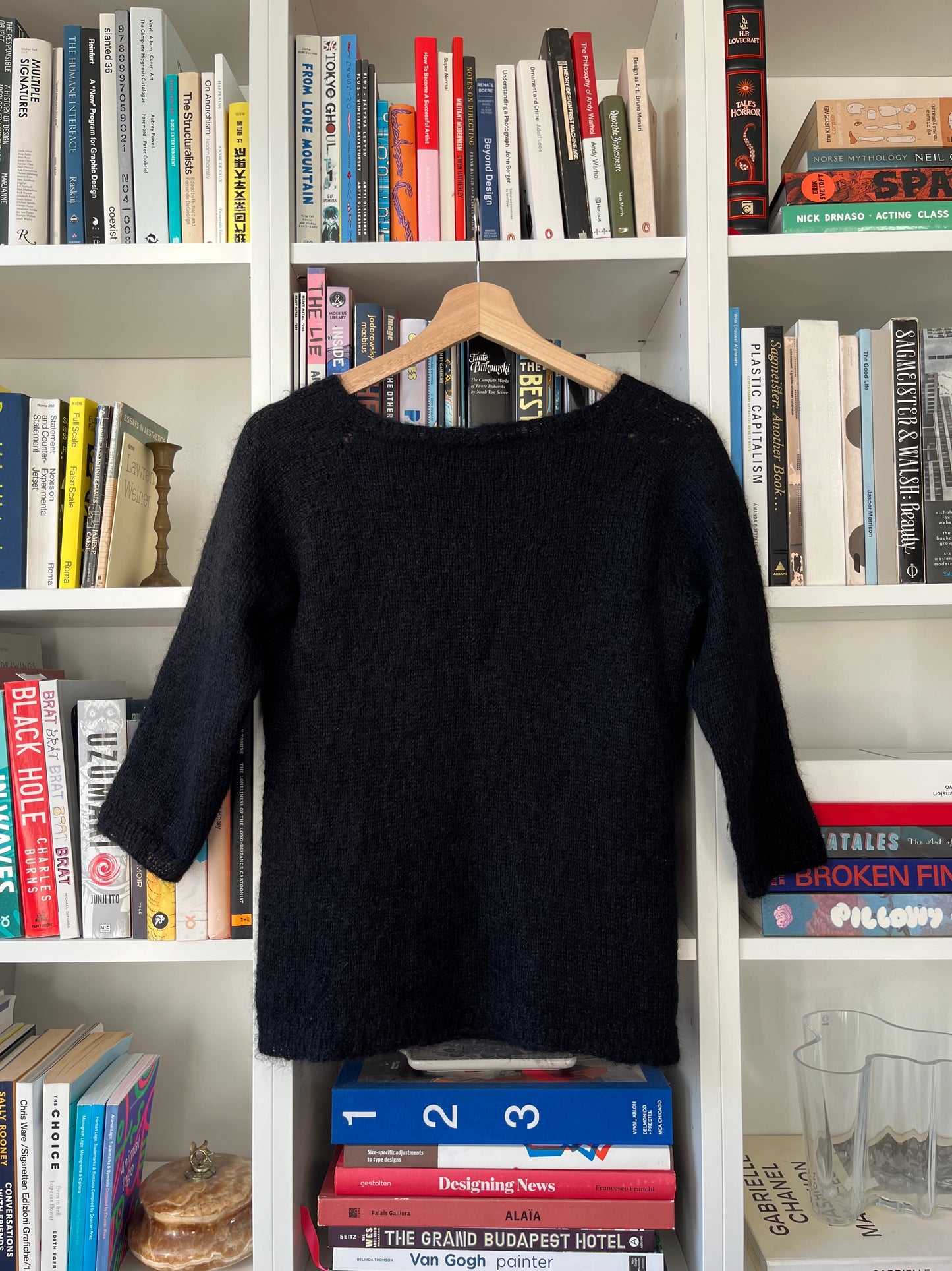BLACK SWEATER