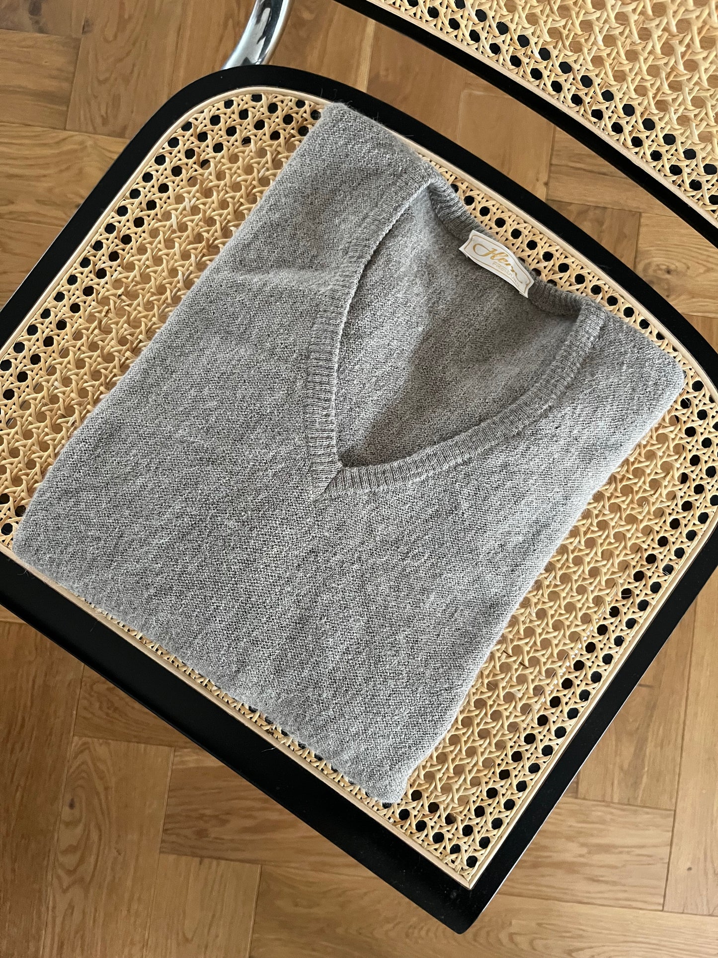 V-NECK SWEATER