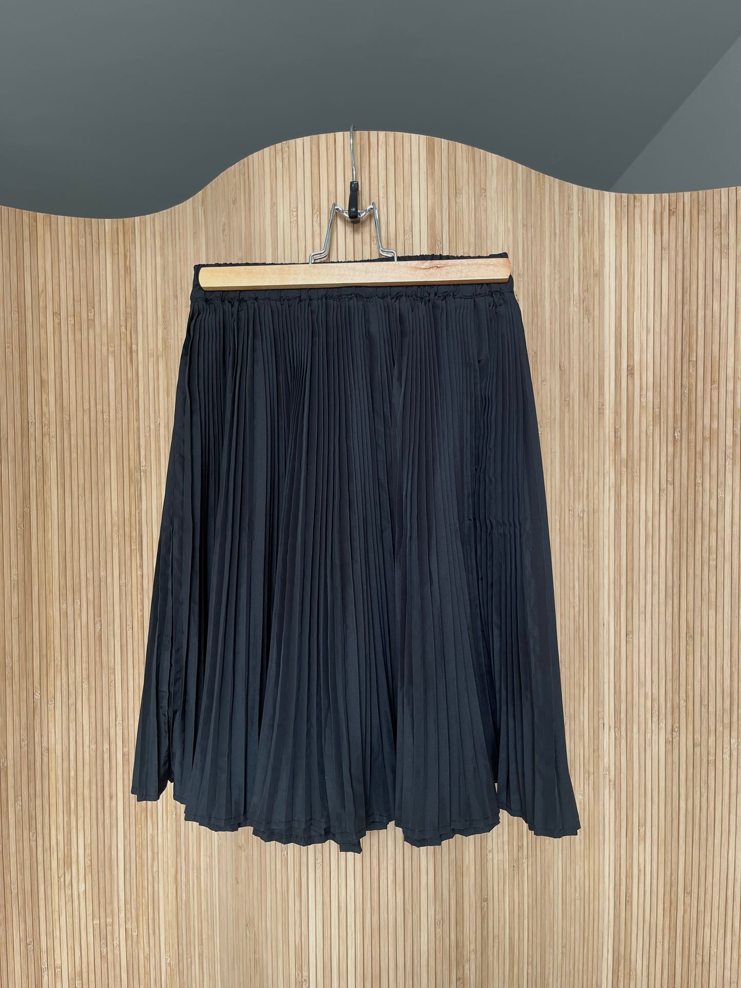 PLEATED MIDI SKIRT