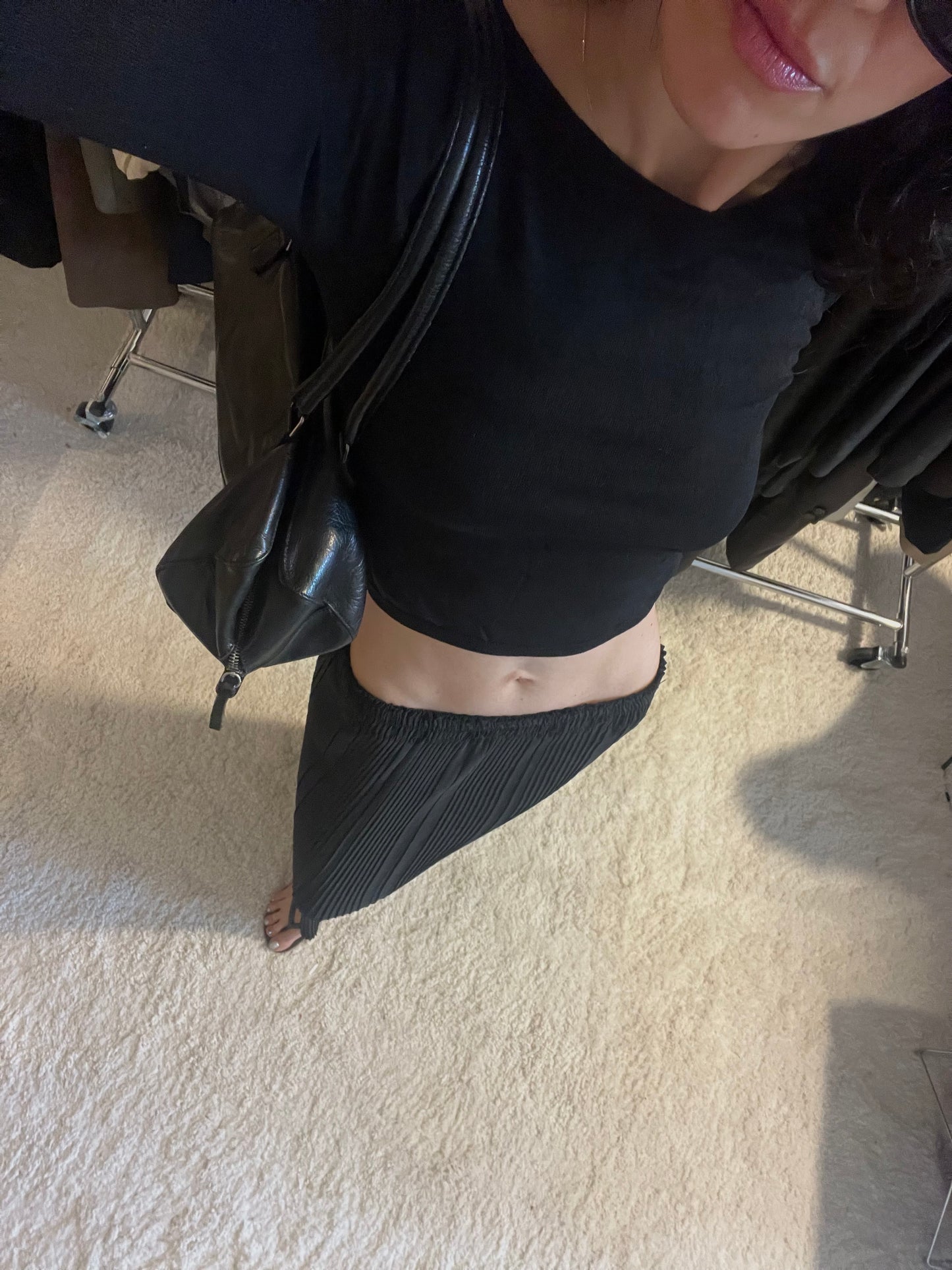 BLACK BOAT NECK TOP