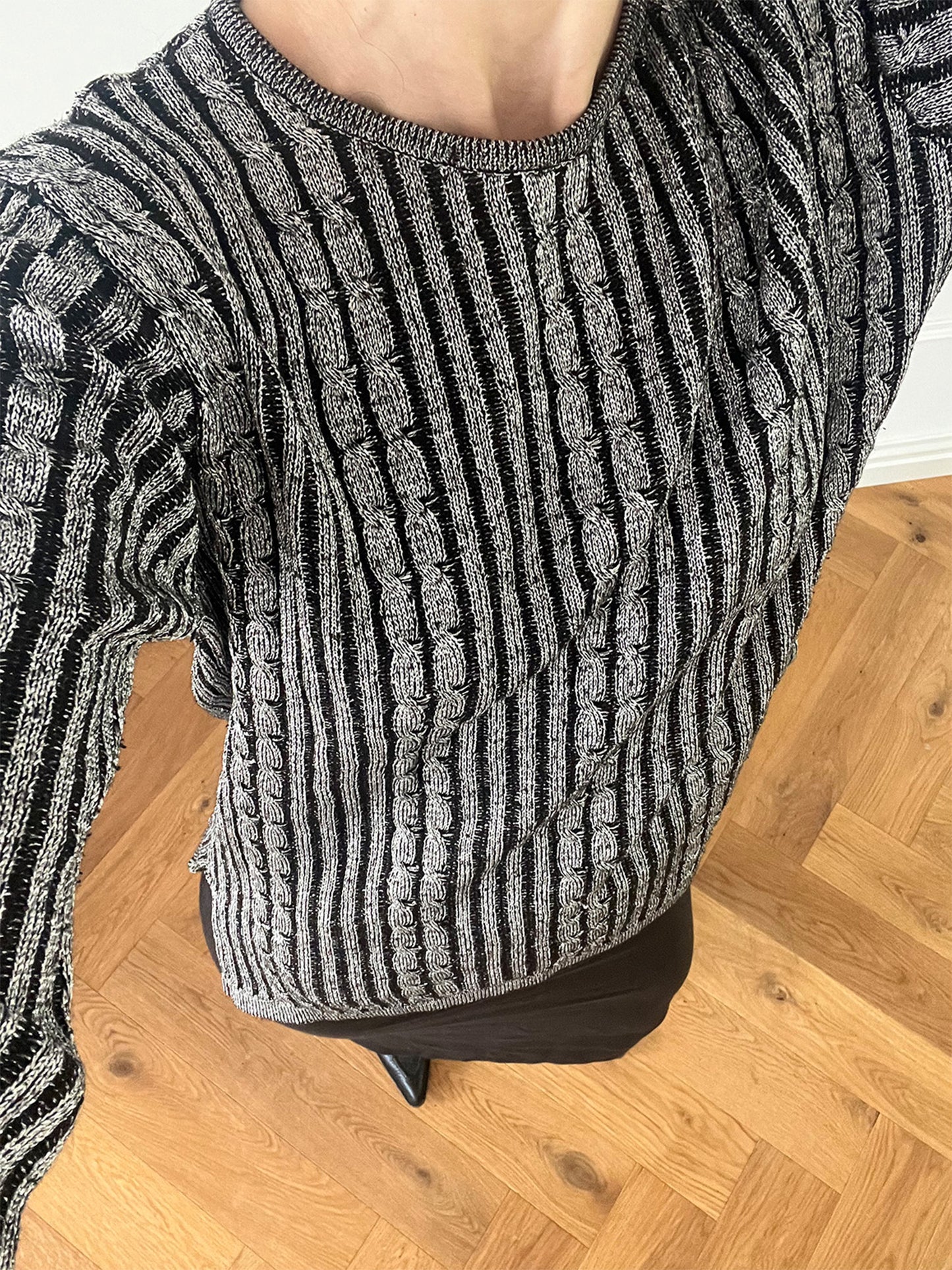 METALLIC SILVER SWEATER