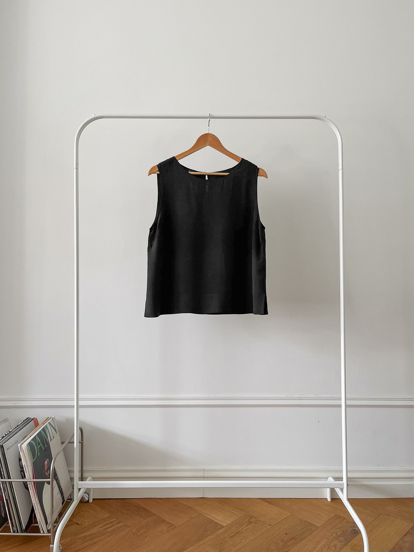 BLACK SILK TOP