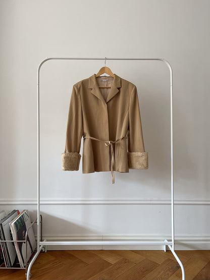 CAMEL BLAZER WITH FAUX FUR DETAIL