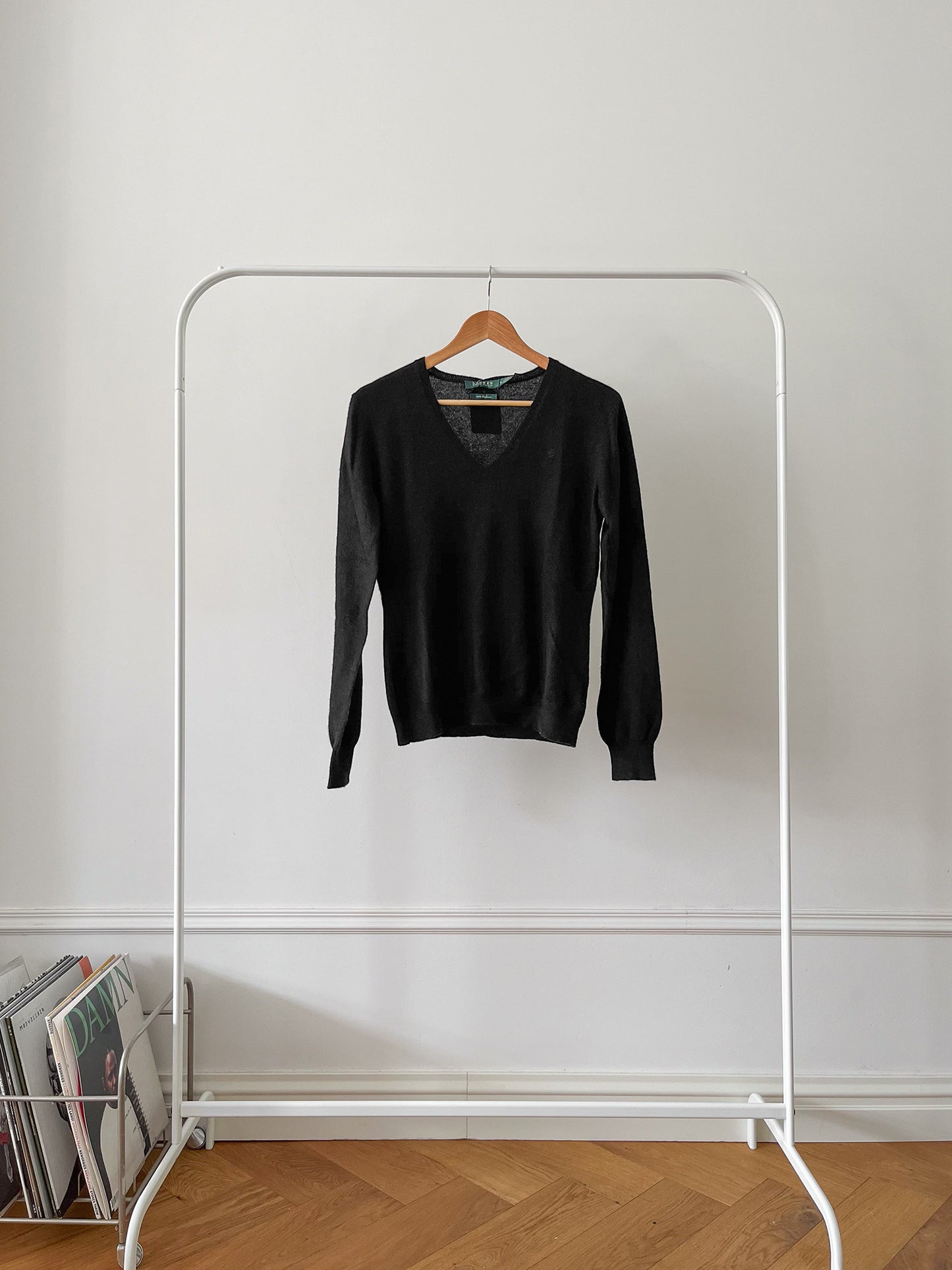 RALPH LAUREN V-NECK CASHMERE SWEATER