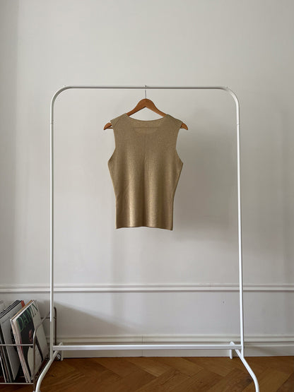 GOLDEN SLEEVELESS KNIT TOP