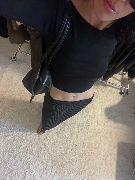 BLACK BOAT NECK TOP