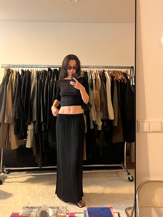 BLACK PLEATED MAXI SKIRT